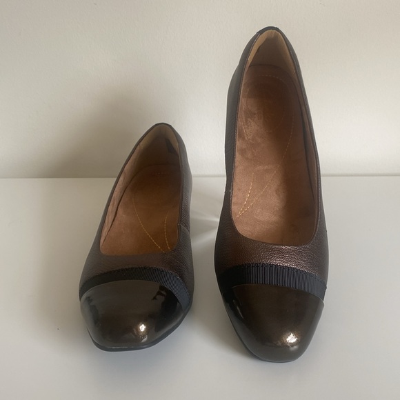 Clarks Keesha Metallic Leather Shoe Size 7.5 Low Heel Square Toe Business Casual - Picture 4 of 16